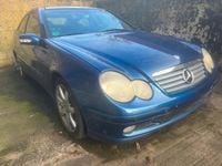 Gebraucht Mercedes C180 143 PS (105 kW) 2002 Blau Coupé