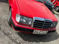 Gebraucht Mercedes 230 132 PS (97 kW) 1987 Rot Limousine