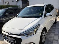 Gebraucht Hyundai i20 75 PS (55 kW) 2016 Weiß Kleinwagen
