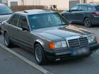 Gebraucht Mercedes E260 160 PS (117 kW) 1986 Grau Limousine