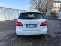 Gebraucht Mercedes B200 136 PS (100 kW) 2012 Weiß Van / Kleinbus