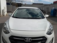 Gebraucht Hyundai i30 101 PS (74 kW) 2015 Weiß Kombi