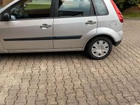 Gebraucht Ford Fiesta 70 PS (51 kW) 2006 Silber Kleinwagen