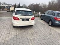 Gebraucht Mercedes B180 122 PS (89 kW) 2012 Weiß Van / Kleinbus