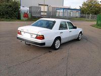 Second-hand Mercedes E230 132 CP (97 kW) 1990 Alb Berlinǎ