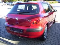 Gebraucht Peugeot 307 Tendance 107 PS (78 kW) 2002 Rot metallic Limousine