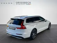 Używany Volvo V60 Plus 455 KM (334 kW) 2023 Biały Kombi