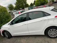 Gebraucht Hyundai i30 Classic 101 PS (74 kW) 2015 Weiß Limousine