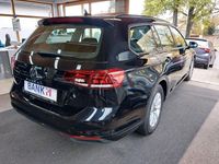 Gebraucht VW Passat Basis 150 PS (110 kW) 2022 Schwarz Kombi