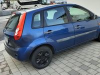 Gebraucht Ford Fiesta 80 PS (58 kW) 2007 Blau Kleinwagen