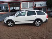 gebraucht Skoda Octavia Scout 4X4 2.0 TDI DSG Navi BiXe AHK PDC