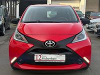 Gebraucht Toyota Aygo 69 PS (50 kW) 2017 Rot Kleinwagen