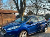 Gebraucht Ford Fiesta 80 PS (58 kW) 2014 Blau Kleinwagen