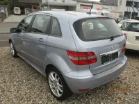 Gebraucht Mercedes B200 140 PS (102 kW) 2011 Blau Kleinwagen