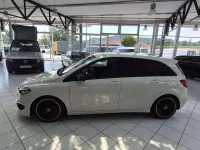 Gebraucht Mercedes B200 136 PS (100 kW) 2018 Weiß Kleinwagen