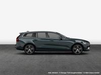 Gebraucht Volvo V60 Plus 197 PS (144 kW) 2025 Forest lake metallic Kombi