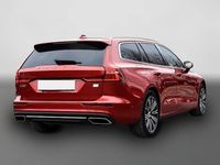 Gebraucht Volvo V60 Core 398 PS (292 kW) 2022 Rot Kombi