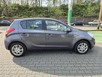 Gebraucht Hyundai i20 Edition 90 PS (66 kW) 2012 Grau Kleinwagen