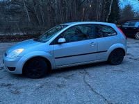 Gebraucht Ford Fiesta 70 PS (51 kW) 2005 Grau Kleinwagen