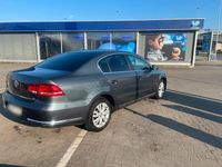 Gebraucht VW Passat 105 PS (77 kW) 2012 Grau Limousine