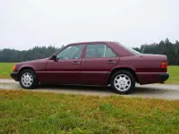 Gebraucht Mercedes E230 132 PS (97 kW) 1991 Rot Limousine
