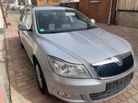 gebraucht Skoda Octavia Combi 1.6 TDI DPF 8-fach bereift Parkpilot