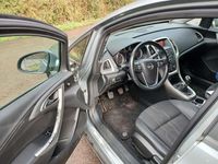 Gebraucht Opel Astra 140 PS (102 kW) 2012 Silber Limousine