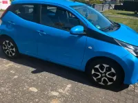 Używany Toyota Aygo 72 KM (52 kW) 2018 Niebieski Hatchback