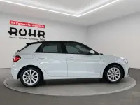 Gebraucht Audi A1 Sportback Advanced 110 PS (80 kW) 2023 Gletscherweiss metallic/mythosschwarz metallic Kleinwagen