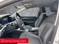 Usata VW Golf VIII Active 150 CV (110 kW) 2023 Bianco Berlina