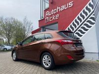 Gebraucht Hyundai i30 135 PS (99 kW) 2013 Hazel brown / met Kombi