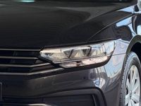 Gebraucht VW Passat 180 PS (132 kW) 2023 Grau Kombi