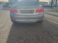 Second-hand BMW 740 306 CP (225 kW) 2010 Gri Berlinǎ