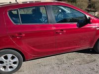 Gebraucht Hyundai i20 78 PS (57 kW) 2011 Rot Kleinwagen