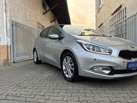 Gebraucht Kia Ceed 135 PS (99 kW) 2013 Silber Kleinwagen