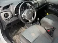Gebraucht Toyota Yaris 69 PS (50 kW) 2013 Weiß Kleinwagen