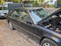 Gebraucht Mercedes E260 160 PS (117 kW) 1991 Schwarz Limousine