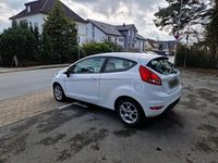 Gebraucht Ford Fiesta 60 PS (44 kW) 2010 Weiß Kleinwagen
