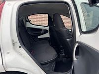 Gebraucht Peugeot 107 Active 68 PS (50 kW) 2014 Weiß Kleinwagen