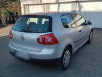 Gebraucht VW Golf V 105 PS (77 kW) 2005 Silber Kleinwagen