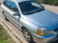 Używany Kia Rio 97 KM (71 kW) 2003 Srebrny Sedan/Limuzyna