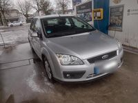 Gebraucht Ford Focus Trend 101 PS (74 kW) 2005 Silber Limousine