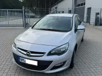 Gebraucht Opel Astra Edition 140 PS (102 kW) 2012 Silber Limousine