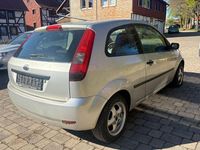 Gebraucht Ford Fiesta Ambiente 69 PS (50 kW) 2005 Grau Kleinwagen