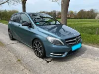 Gebraucht Mercedes B180 Sport 109 PS (80 kW) 2012 Blau Van / Kleinbus