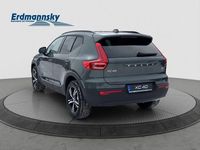 Neu Volvo XC40 Plus 163 PS (119 kW) 2026 Grün SUV