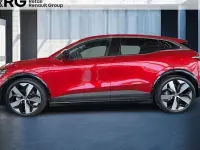 Używany Renault Megane E-Tech Techno 160 kW (218 KM) 2023 Czerwony Sedan/Limuzyna