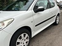 Gebraucht Peugeot 206 60 PS (44 kW) 2011 Weiß Limousine