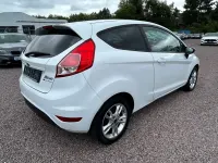 Gebraucht Ford Fiesta Trend 82 PS (60 kW) 2015 Weiß Kleinwagen