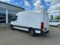 Używany Mercedes Sprinter 170 KM (125 kW) 2021 Biały Van